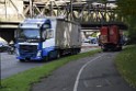 LKW blieb unter Bruecke haengen Koeln Ehrenfeld Innere Kanalstr Hornstr P488